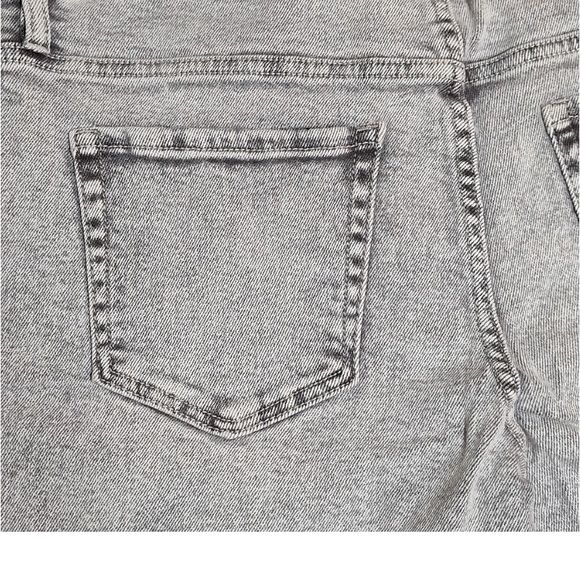 NEW! Plus Size High-Rise Stretch Denim Jean Shorts, Ava & Viv - Gray Acid Wash - Picture 7 of 8